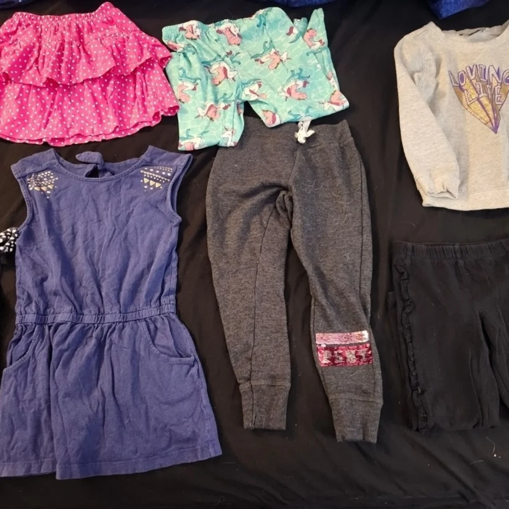 Lot Of 14 Pieces Of Girls Sz 5/6 Clothing - Picture 4 of 7